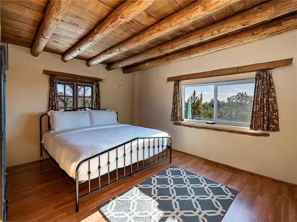 Sun Mountain View, 2 Bedrooms, Fireplace, Balcony, Sleeps 6 * Santa Fe