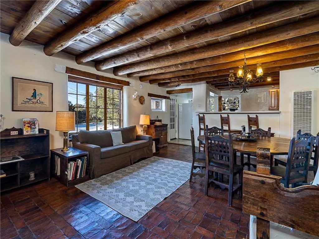 Sun Mountain View, 2 Bedrooms, Fireplace, Balcony, Sleeps 6 Holiday home *