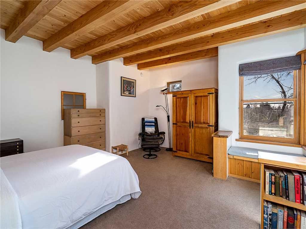 Sun Mountain View, 2 Bedrooms, Fireplace, Balcony, Sleeps 6 Holiday home *