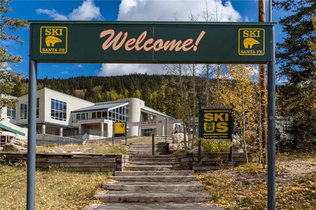 Sun Mountain View, 2 Bedrooms, Fireplace, Balcony, Sleeps 6 Santa Fe